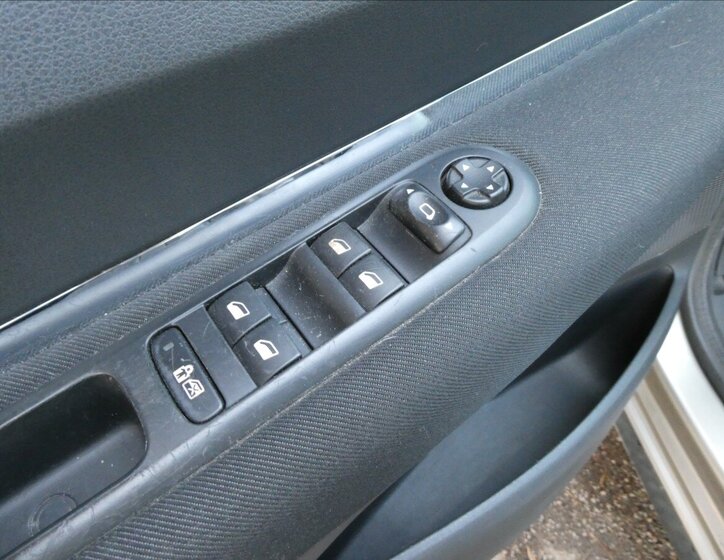 Peugeot 3008 SUV / Terénní 1,6 l 82 kw