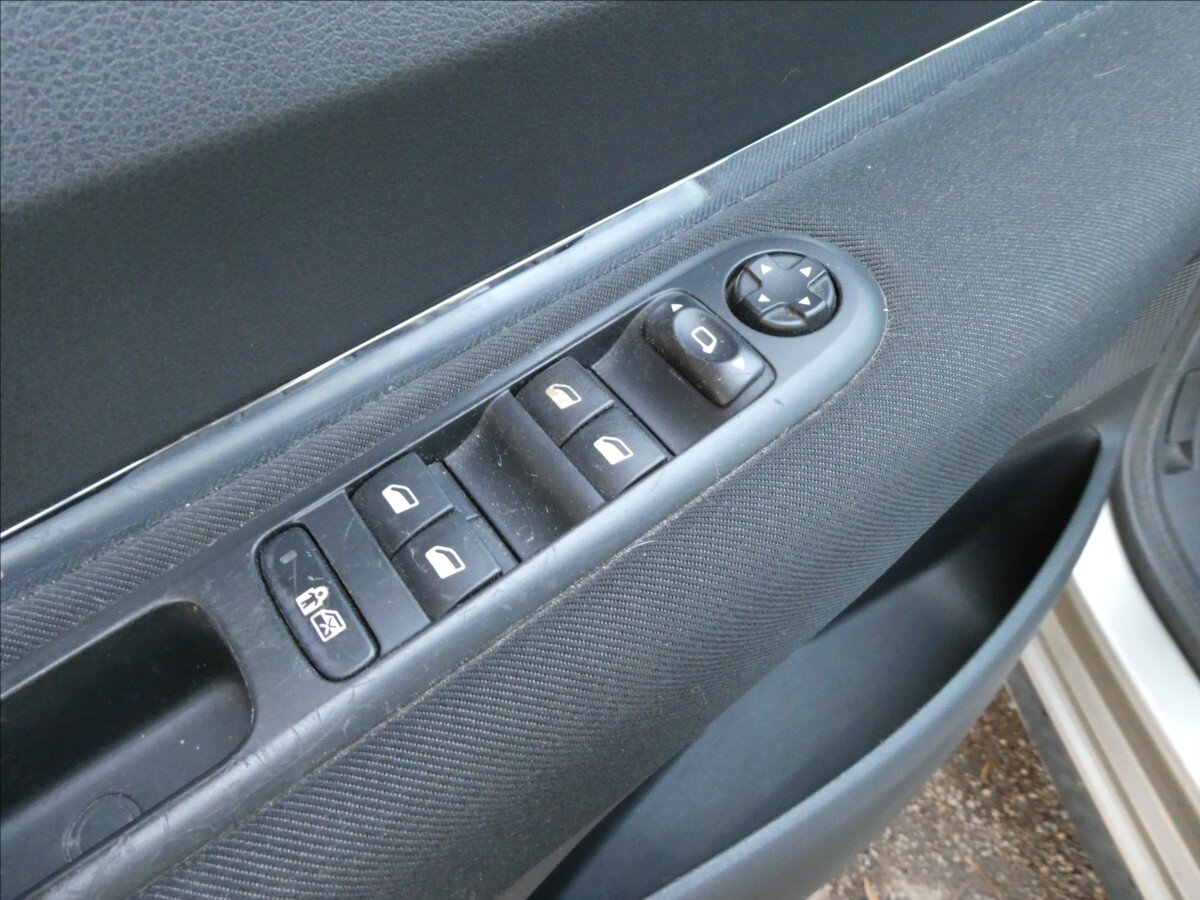 Peugeot 3008 SUV / Terénní 1,6 l 82 kw