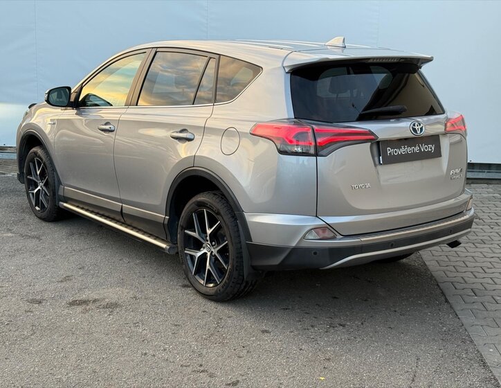 Toyota RAV4 SUV 2,5 l 114 kw