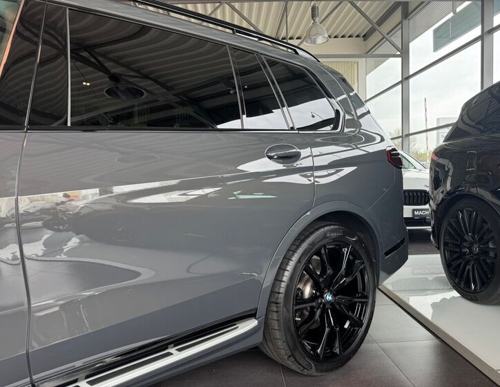 BMW X7 SUV / Terénní 3,0 l 250 kw