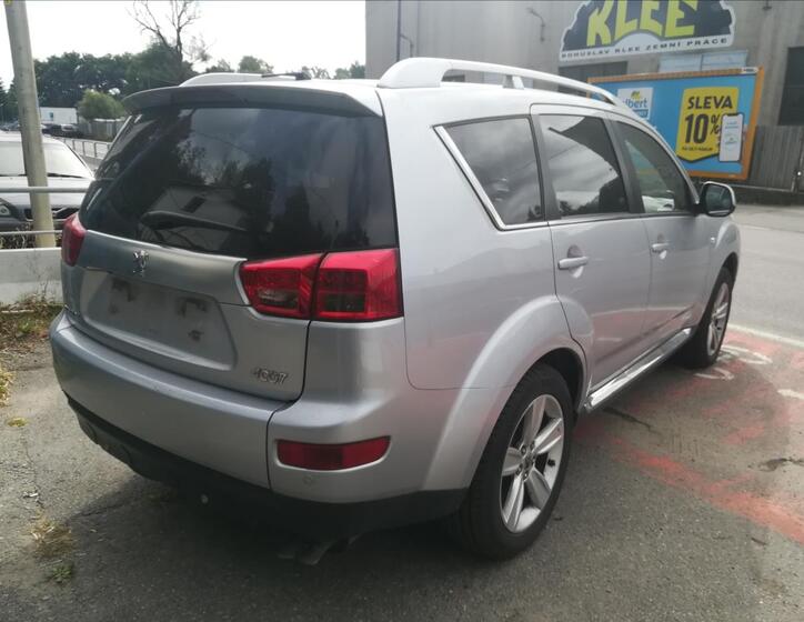 Peugeot 4007 11
