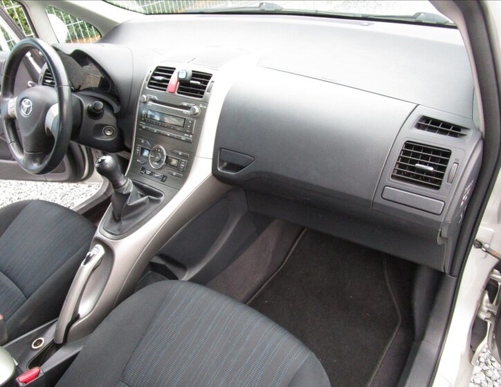 Toyota Auris Hatchback 1,4 l 66 kw