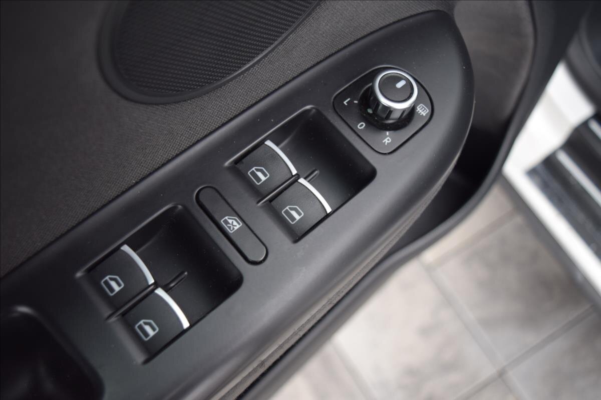 Volkswagen Golf Kombi 1,6 l 77 kw