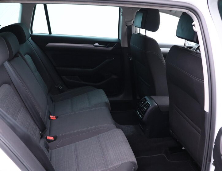 Volkswagen Passat 12