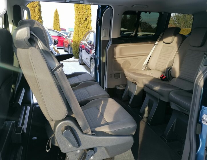 Ford Tourneo Custom 12