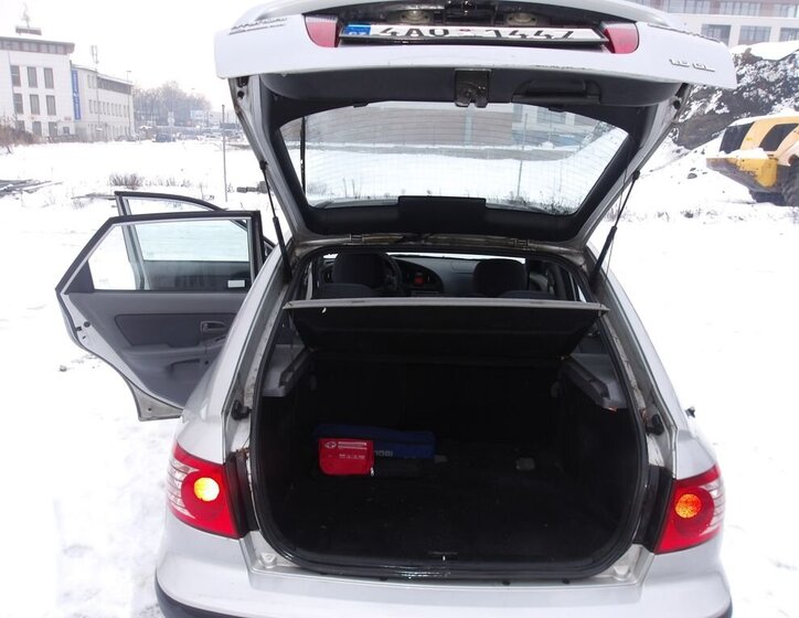 Hyundai Elantra Sedan 1,6 l 77 kw