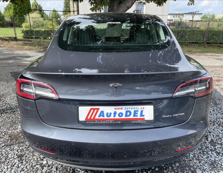 Tesla Model 3 6