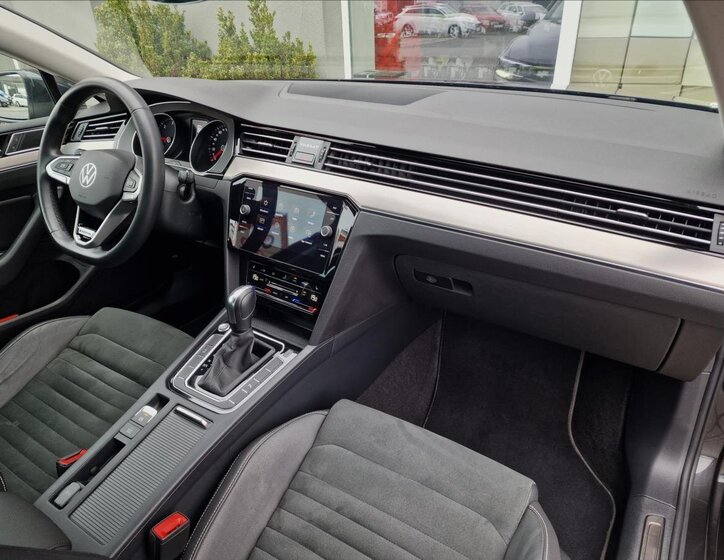Volkswagen Passat Sedan / Limuzína 2,0 l 147 kw