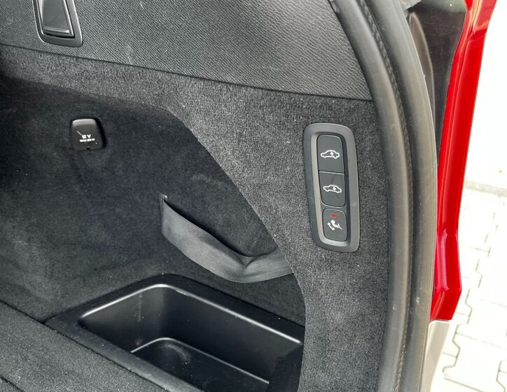 Volvo XC90 SUV / Terénní 2,0 l 335 kw