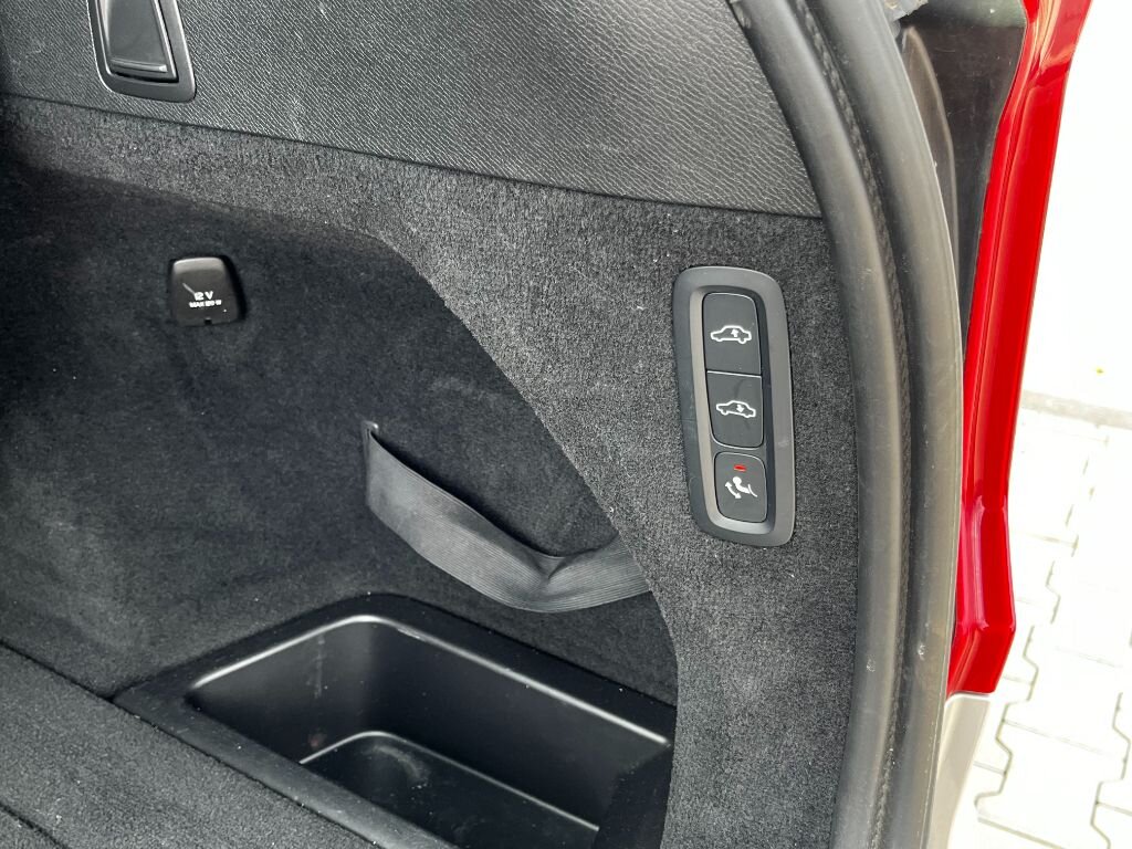 Volvo XC90 SUV / Terénní 2,0 l 335 kw