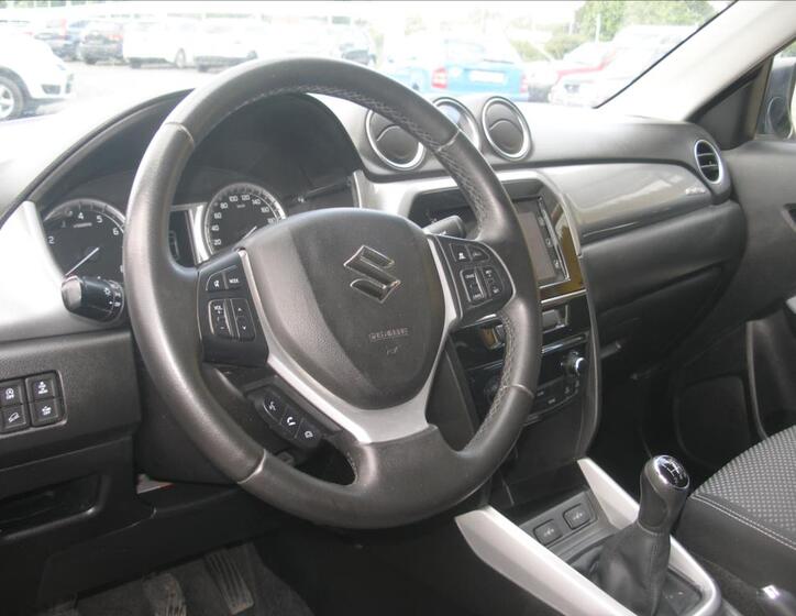 Suzuki Vitara 5