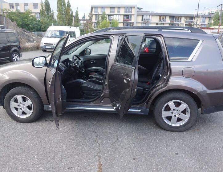 Mitsubishi Outlander 12