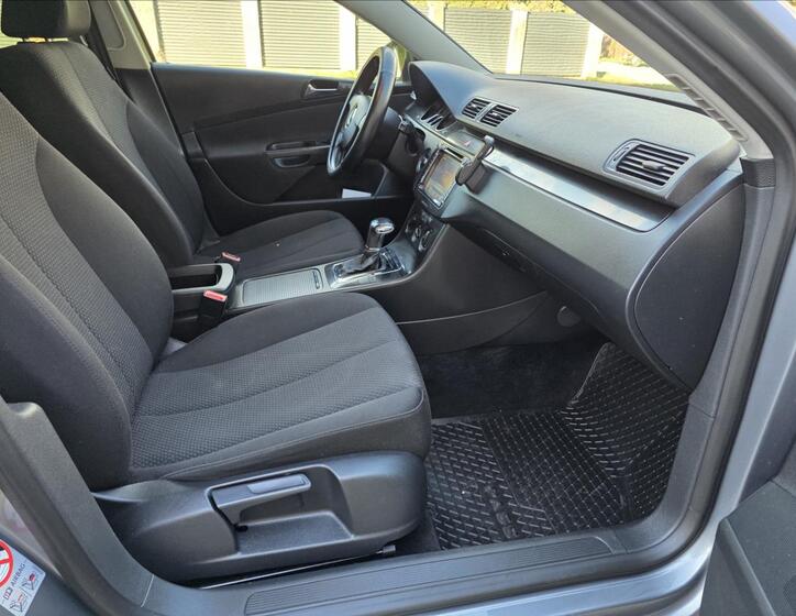 Volkswagen Passat 25