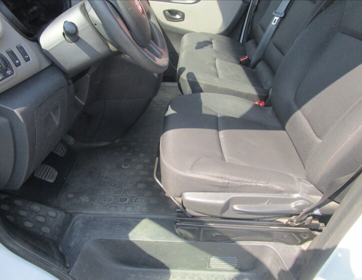 Renault Trafic 11