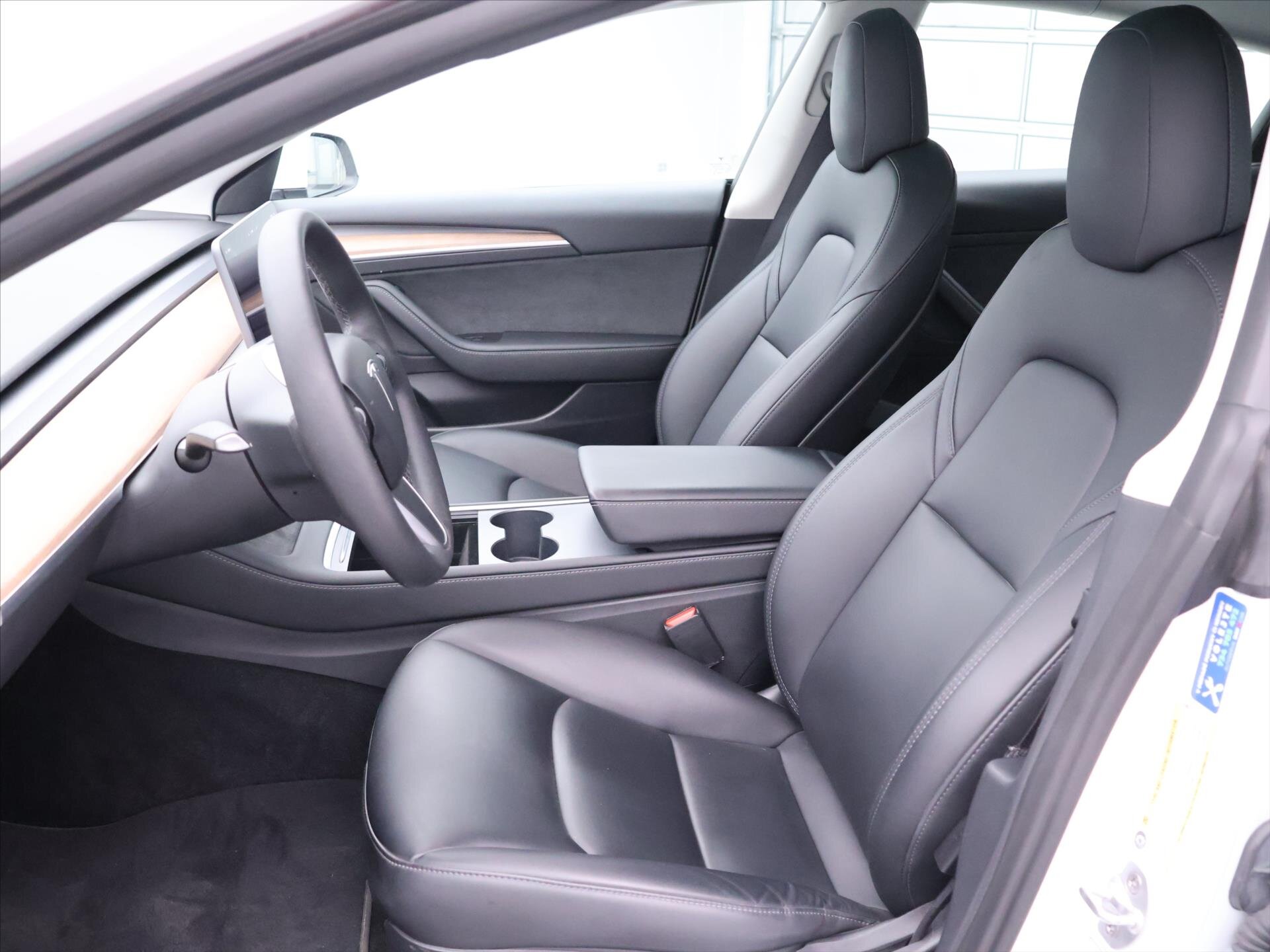 Tesla Model 3 Sedan 0,0 366 kw