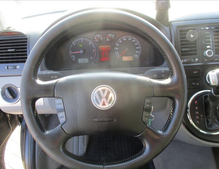 Volkswagen Multivan 15