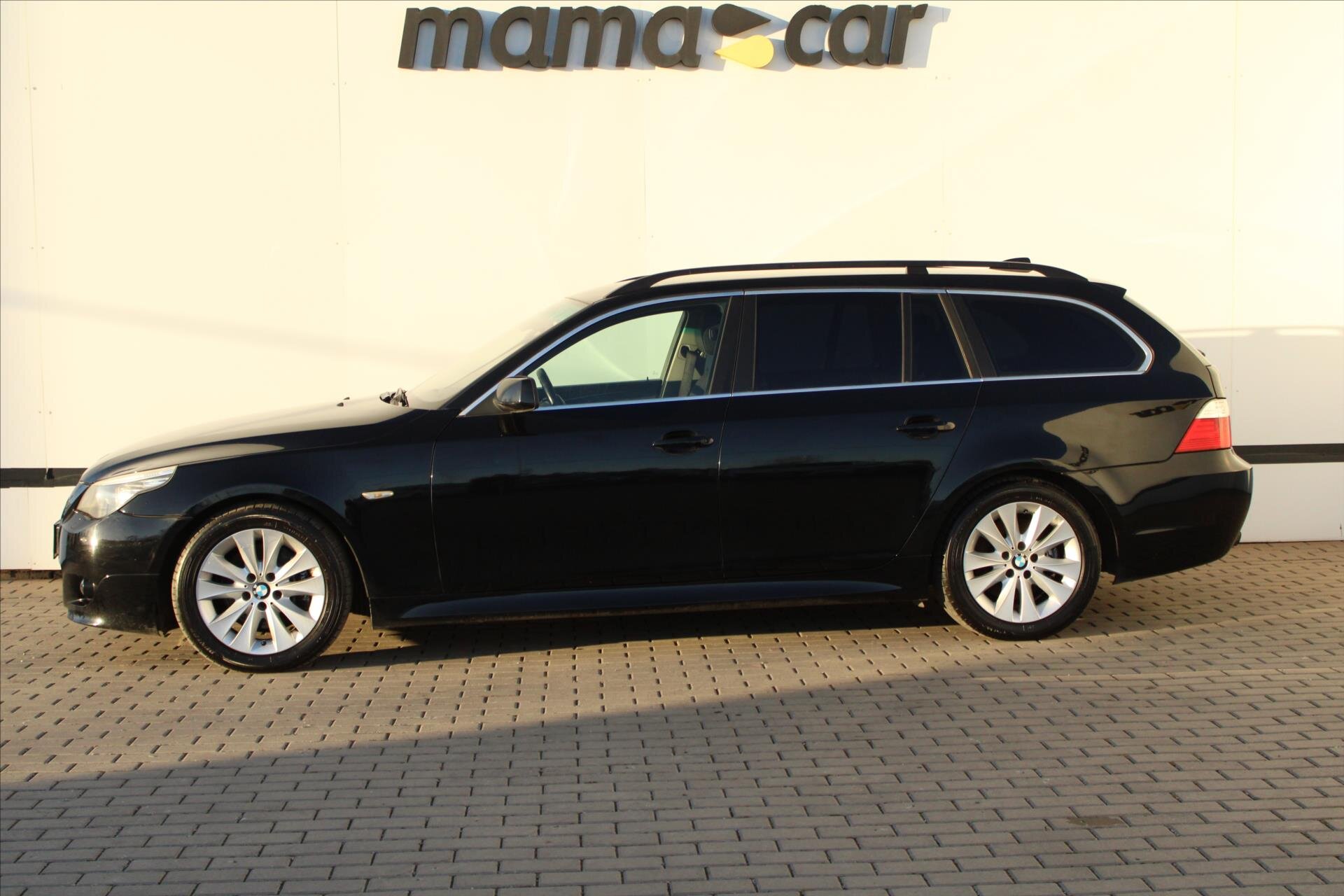 BMW Řada 5 Kombi 3,0 l 145 kw