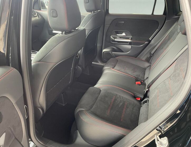 Mercedes-Benz GLA 13