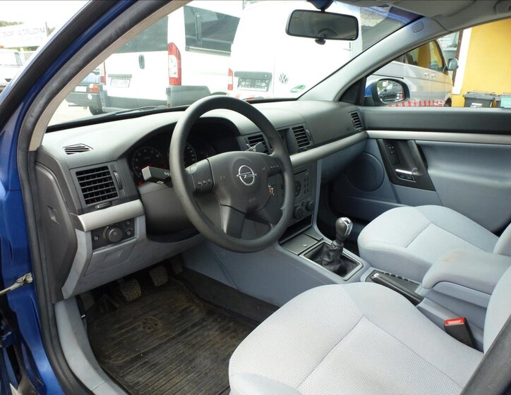 Opel Vectra Sedan / Limuzína 1,8 l 90 kw