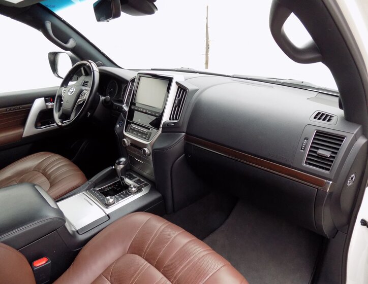 Toyota Land Cruiser 16