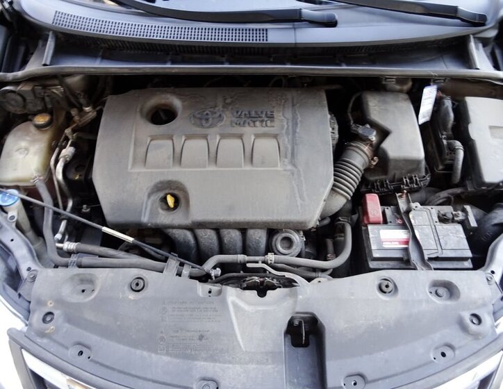 Toyota Avensis Sedan / Limuzína 2,0 l 112 kw