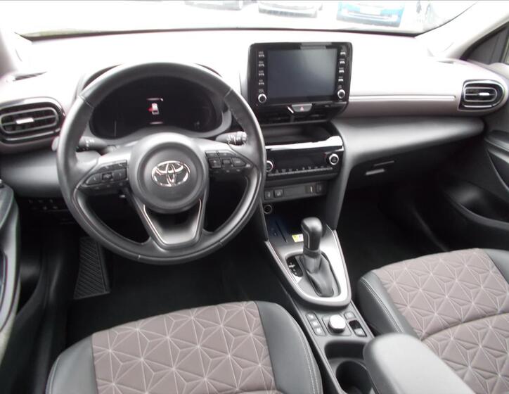 Toyota Yaris Cross 18