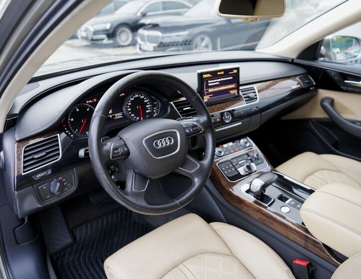 Audi A8 24