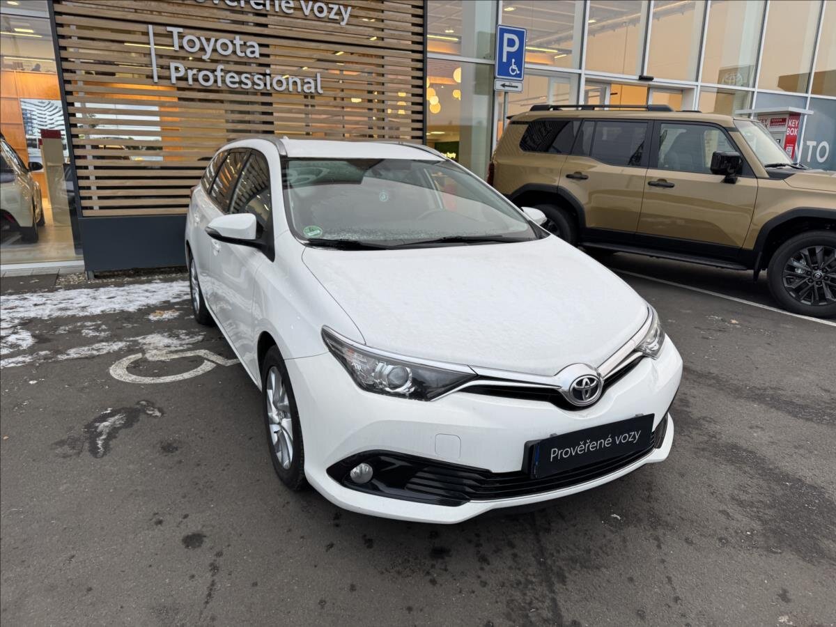 Toyota Auris Kombi 1,6 l 97 kw