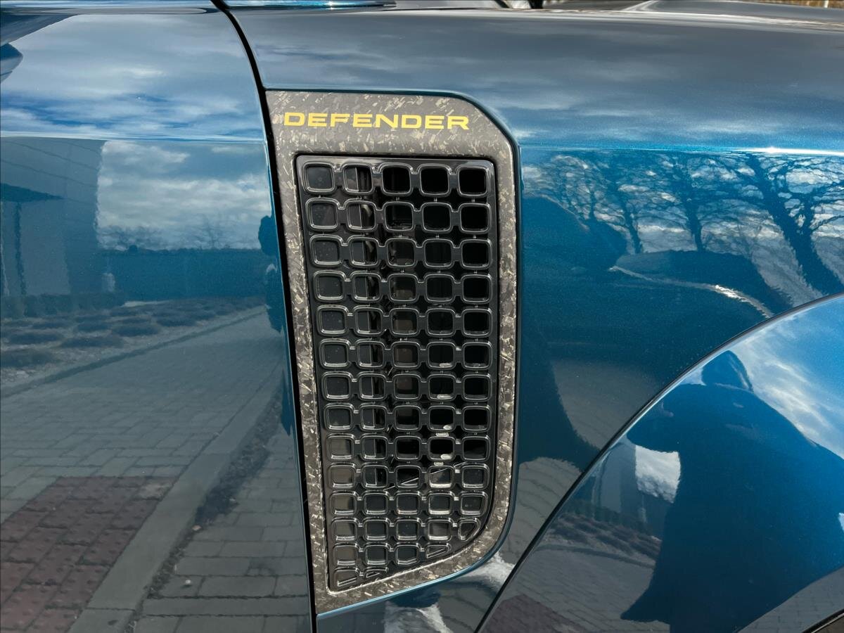 Land Rover Defender SUV / Terénní 4,4 l 467 kw