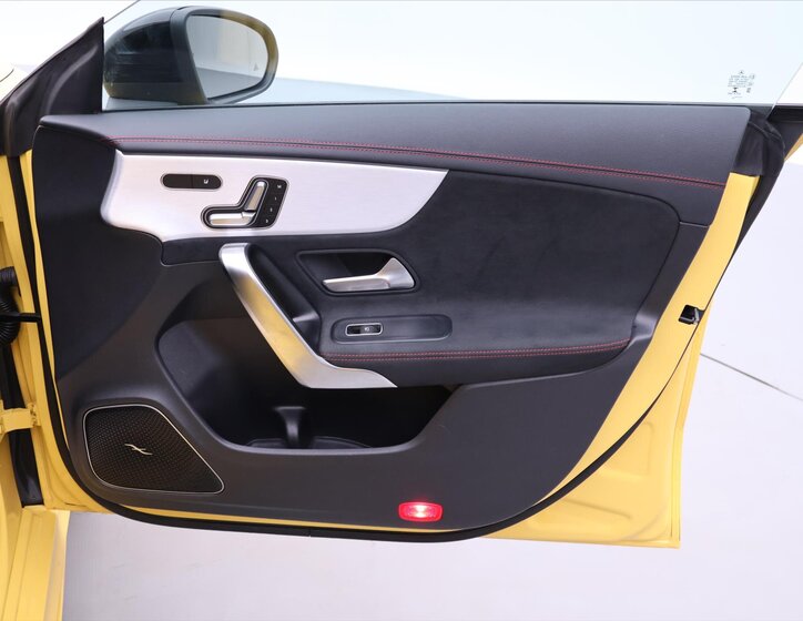 Mercedes-Benz CLA Sedan / Limuzína 2,0 l 140 kw