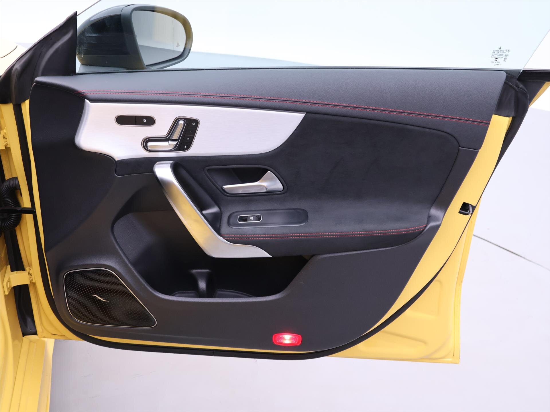 Mercedes-Benz CLA Sedan / Limuzína 2,0 l 140 kw