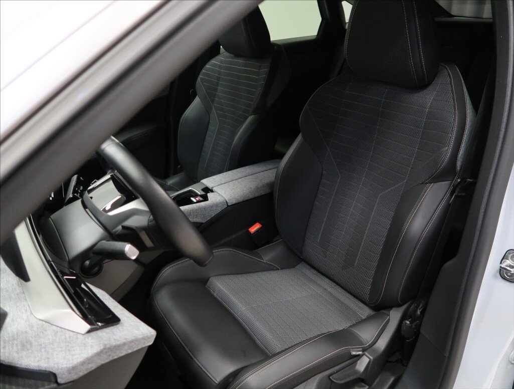 Peugeot 3008 SUV / Terénní 1,2 l 100 kw