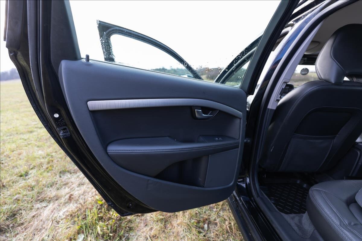 Volvo XC70 Kombi 2,0 l 120 kw