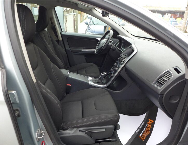 Volvo XC60 SUV 2,4 l 120 kw