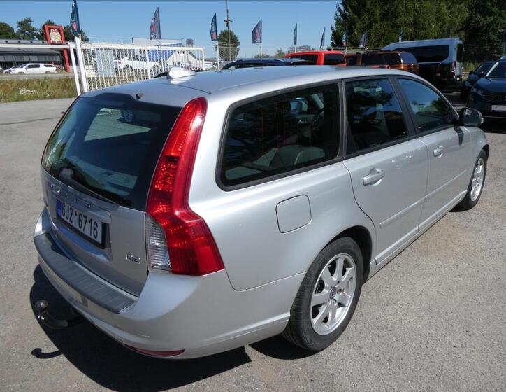 Volvo V50 6