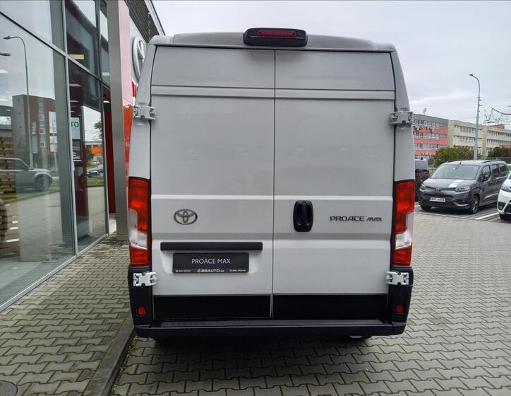 Toyota Proace Max 5