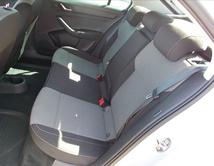 Škoda Rapid Sedan / Limuzína 1,6 l 77 kw