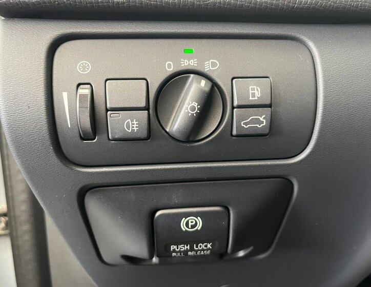 Volvo XC60 SUV / Terénní 2,0 l 120 kw