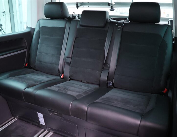 Volkswagen Multivan 19