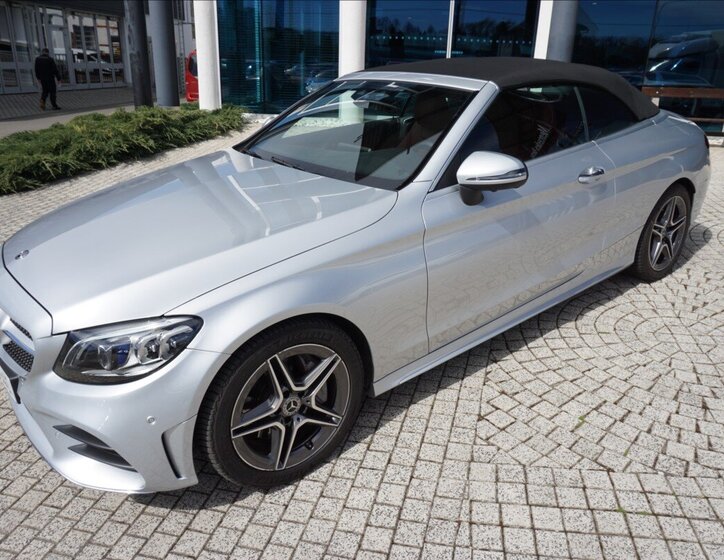 Mercedes-Benz Třídy C Kabriolet 2,0 l 190 kw