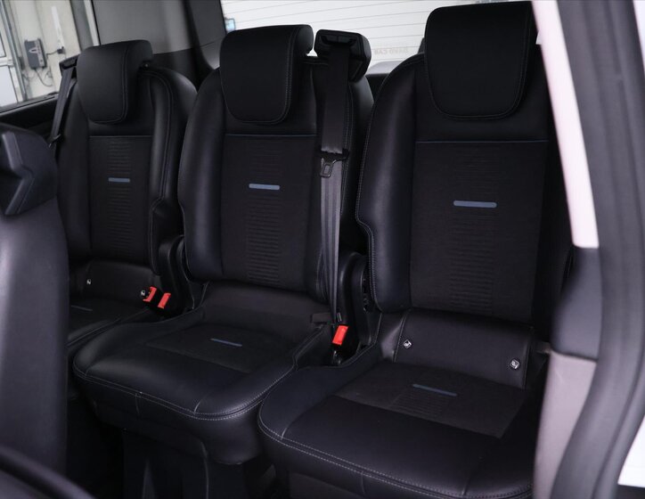 Ford Tourneo Custom 13