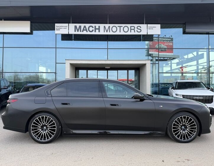 BMW Řada 7 Sedan / Limuzína 3,0 l 360 kw