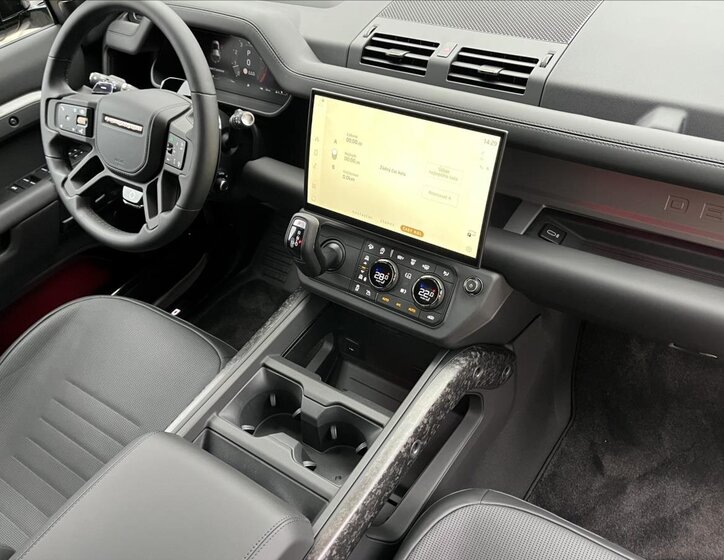 Land Rover Defender SUV 4,4 l 467 kw