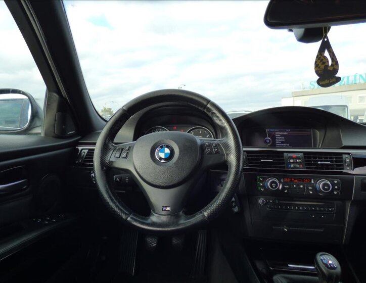 BMW Řada 3 Kombi 3,0 l 180 kw