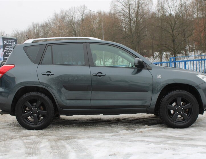 Toyota RAV4 SUV 2,2 l 100 kw