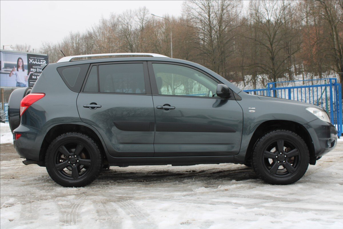 Toyota RAV4 SUV 2,2 l 100 kw