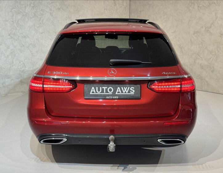 Mercedes-Benz Třídy E 12