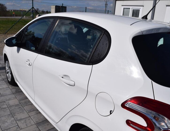 Peugeot 208 Hatchback 1,4 l 50 kw