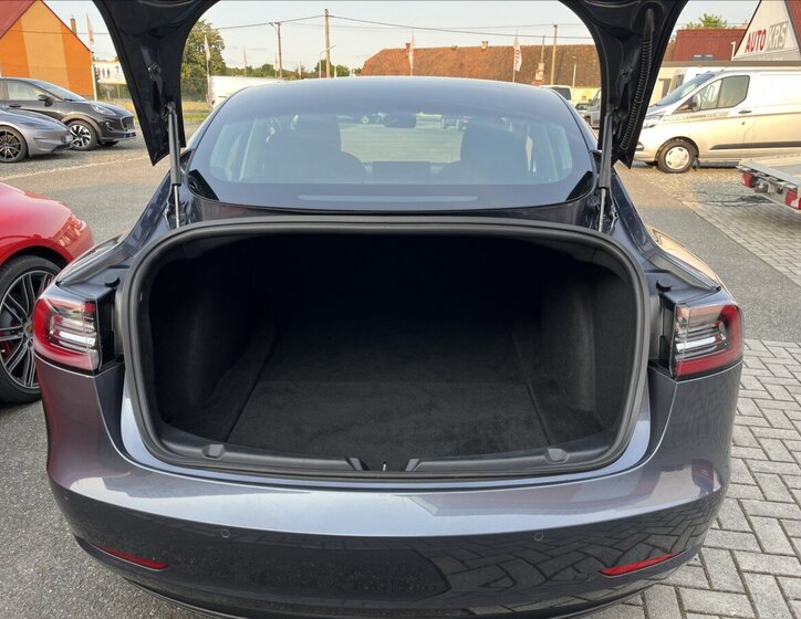 Tesla Model 3 Ostatní 0,0 239 kw
