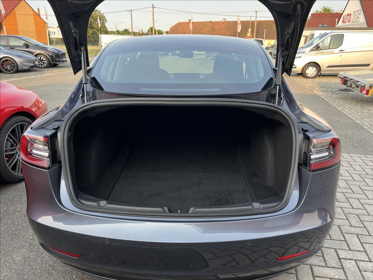 Tesla Model 3 Ostatní 0,0 239 kw
